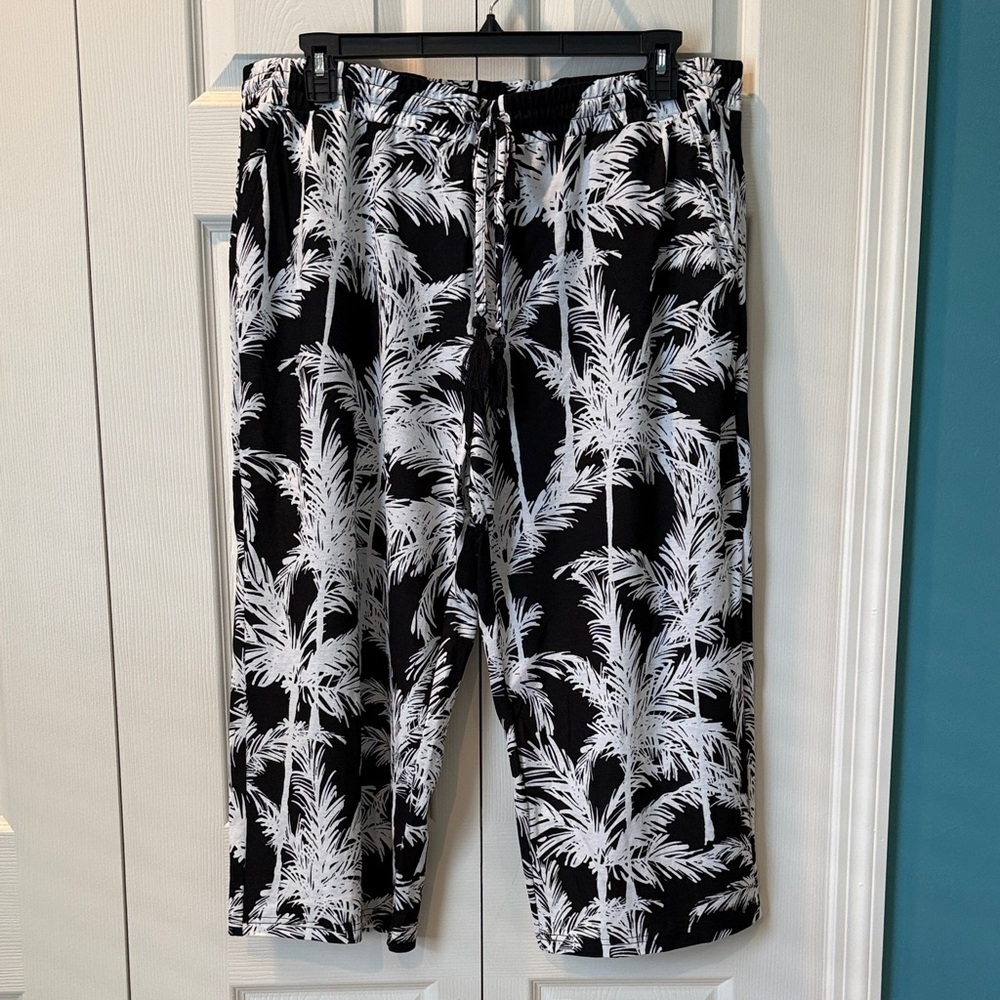 # Belle by Kim Gravel XL Black & White Palm Print Cropped Pants
